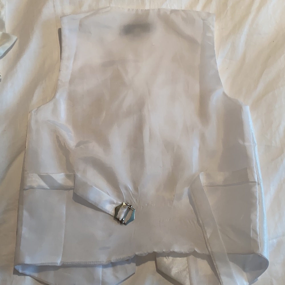 Boys Formal white tuxedo vest set. Size 4/5 - Picture 2 of 4